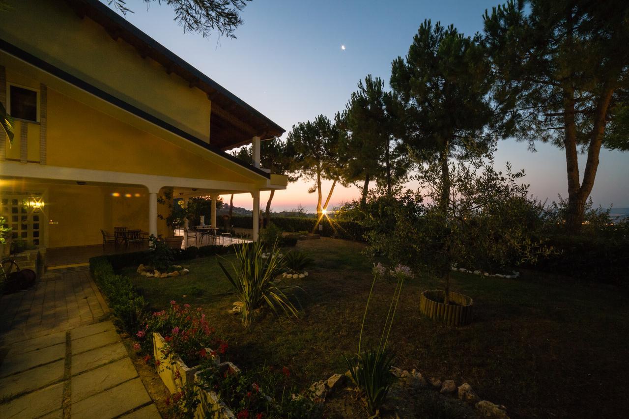 Casale Delle Rose B&B Fattoria Montepagano Luaran gambar