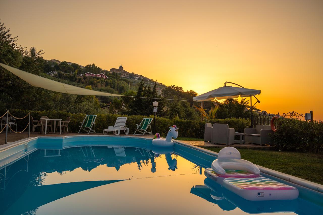 Casale Delle Rose B&B Fattoria Montepagano Luaran gambar